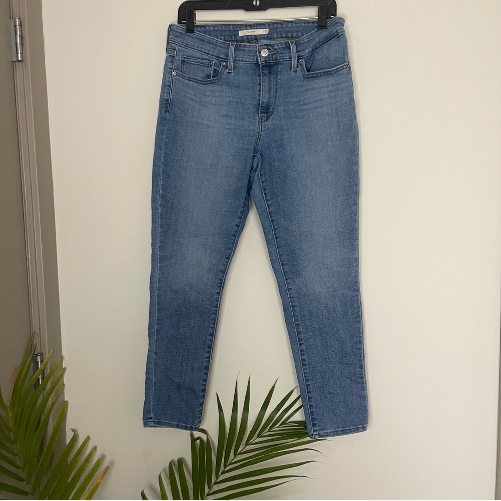Levi’s 711 Skinny Jeans